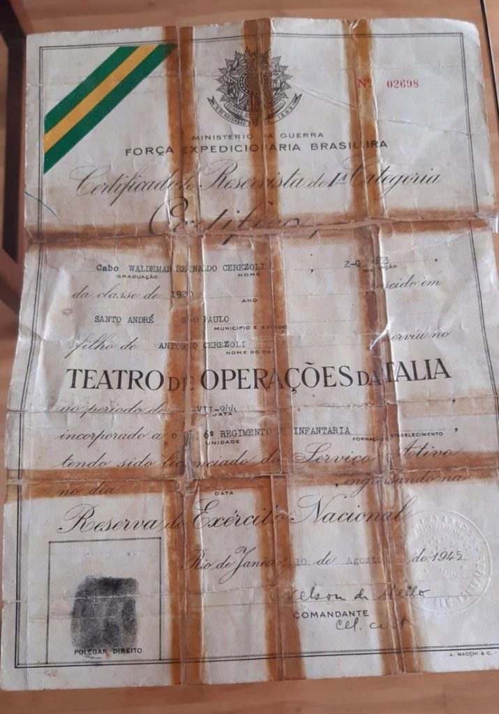 Certificado de Reservista de Waldemar, expedido pelo Ministério da Guerra do Brasil. 10 de agosto de 1945 - © Acervo Família Cerezoli