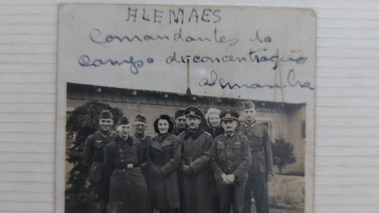 Comandantes do campo de prisioneiros Stalag VI-A, na Alemanha, onde o ex-combatente Waldemar Reinaldo Cerezoli ficou prisioneiro. 1944 e 45 - © Acervo Família Cerezoli
